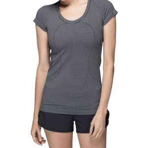 LULULEMON ATHLETICA Swiftly Tech Short Sleeve Size 4